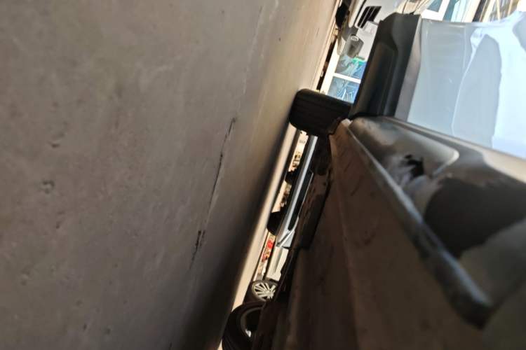 Used CHANGAN OSHAN X5 2021 1.6L CVT Luxury Model Right Side Sill