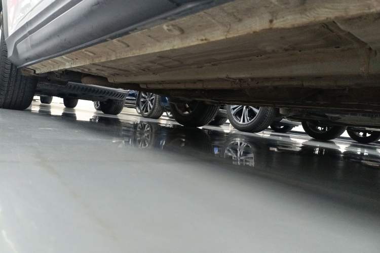 Used CHANGAN OSHAN X5 2021 1.6L CVT Luxury Model Right Side Sill