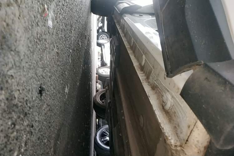 Used CHANGAN OSHAN X5 2021 1.6L CVT Comfort Model Right Side Sill