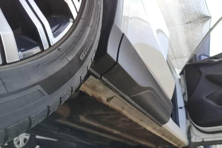 Used CHANGAN OSHAN X5 2021 Revised Version 1.5T DCT Luxury Edition Right Side Sill