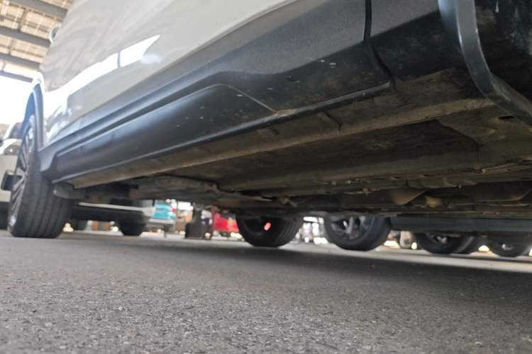 Used CHANGAN OSHAN X5 2021 1.6L CVT Luxury Model Right Side Sill