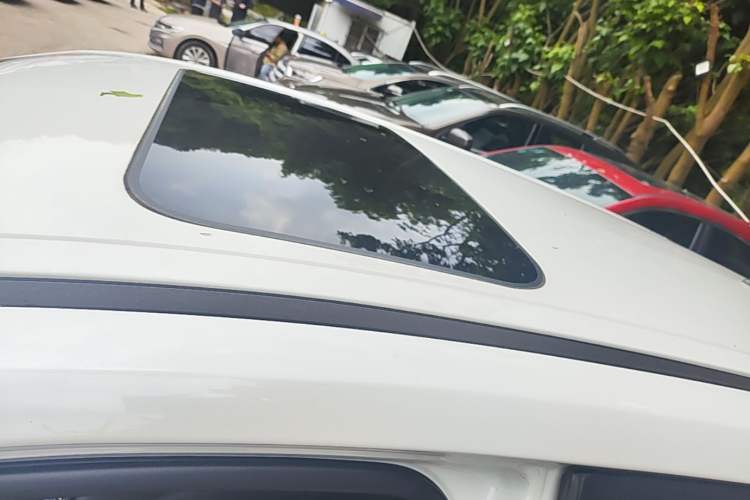 Used CHANGAN OSHAN X5 2021 Revised Version 1.5T DCT Luxury Edition Roof