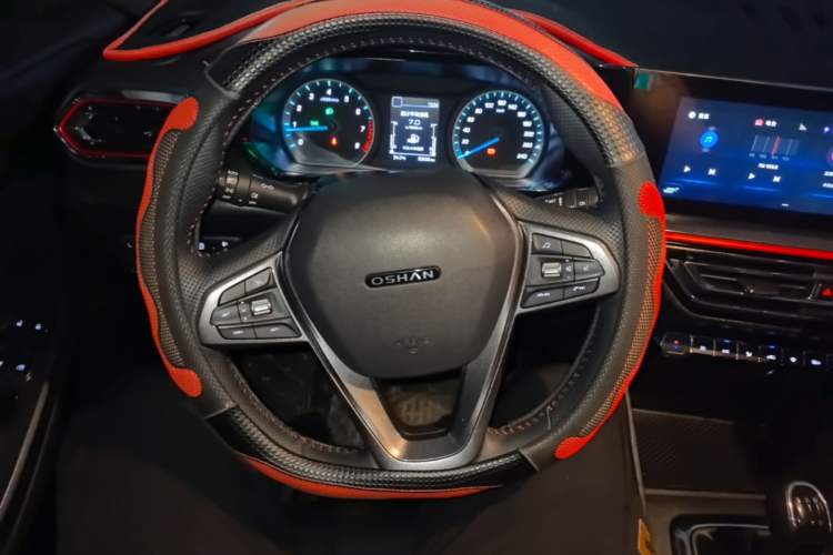 Used CHANGAN OSHAN X5 2021 Revised Version 1.6L Manual Luxury Edition Steering Wheel