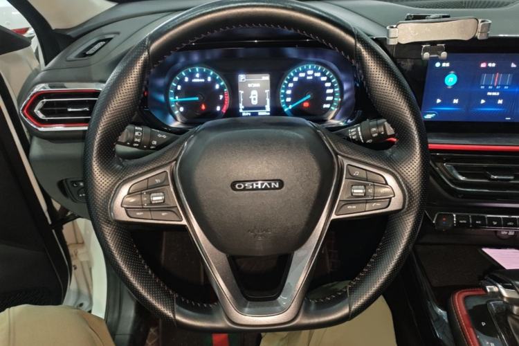 Used CHANGAN OSHAN X5 2021 Revised Version 1.5T DCT Luxury Edition Steering Wheel