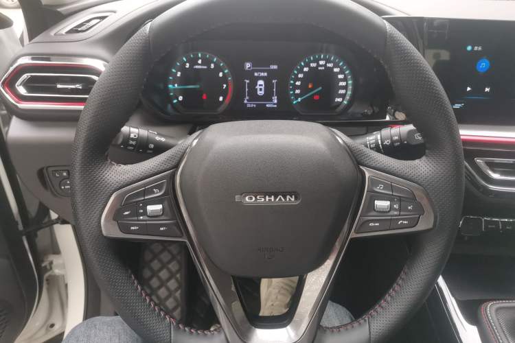 Used CHANGAN OSHAN X5 2021 Revised Version 1.5T DCT Luxury Edition Steering Wheel