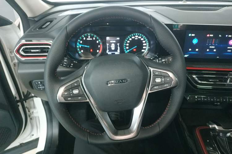 Used CHANGAN OSHAN X5 2021 Revised Version 1.5T DCT Luxury Edition Steering Wheel