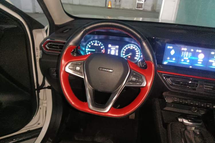Used CHANGAN OSHAN X5 2021 Revised Version 1.5T DCT Luxury Edition Steering Wheel