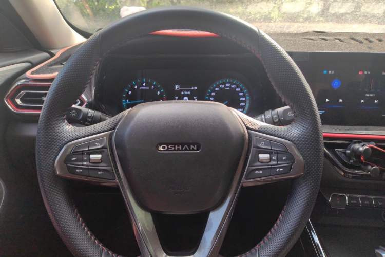 Used CHANGAN OSHAN X5 2021 Revised Version 1.5T DCT Luxury Edition Steering Wheel