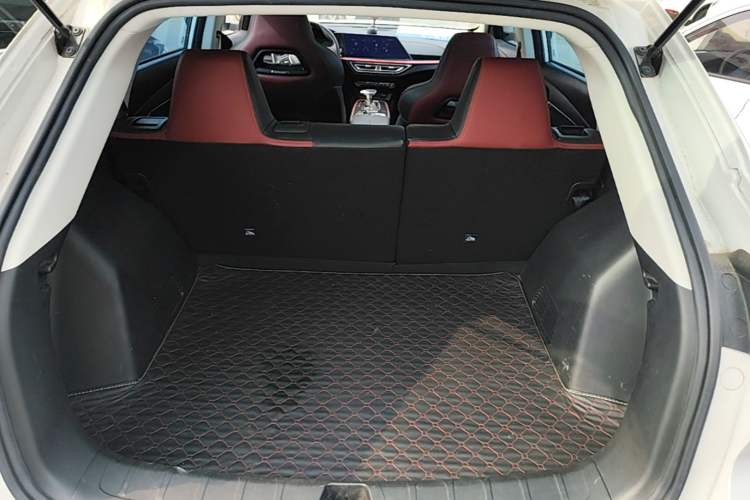 Used CHANGAN OSHAN X5 2021 Revised Version 1.5T DCT Luxury Edition Trunk