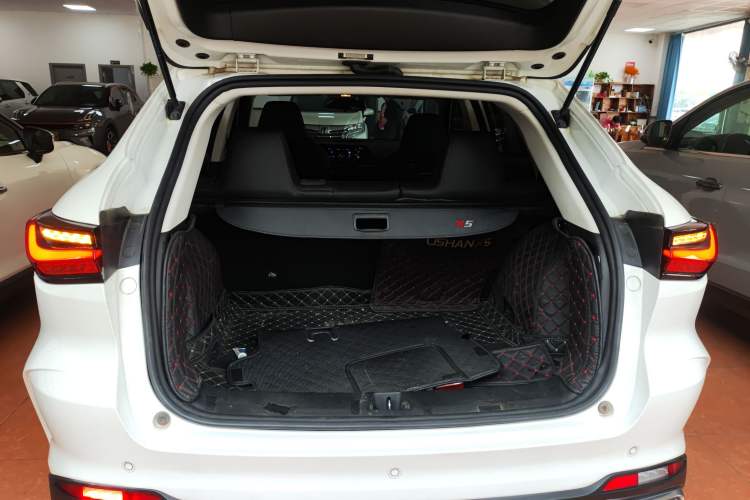 Used CHANGAN OSHAN X5 2021 1.5T DCT Luxury Edition Trunk