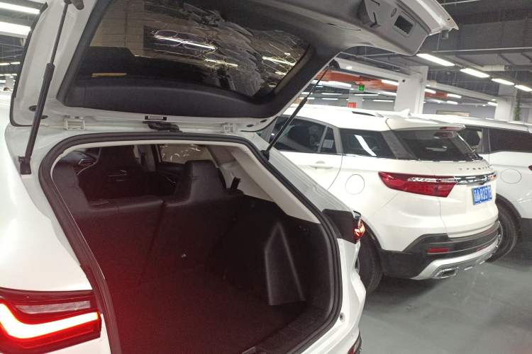 Used CHANGAN OSHAN X5 2021 1.6L CVT Luxury Model Trunk