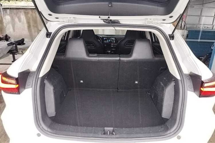 Used CHANGAN OSHAN X5 2021 1.6L CVT Luxury Model Trunk