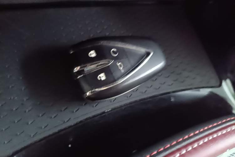 Used CHANGAN OSHAN X5 2021 1.5T DCT Prestige Edition Vehicle Key