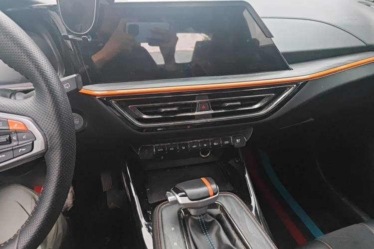 Used CHANGAN OSHAN X5 2022 Sport Edition 1.5T DCT Hurricane Sonic Audio And AC Panel