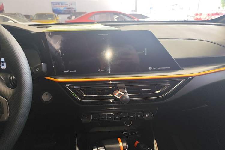Used CHANGAN OSHAN X5 2022 Sport Edition 1.5T DCT Cyclone Assault Audio And AC Panel