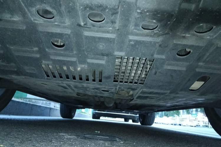 Used CHANGAN OSHAN X5 2022 1.5T DCT Xiake Edition Chassis Front