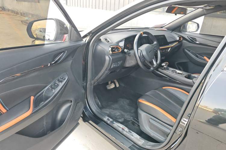 Used CHANGAN OSHAN X5 2022 Sport Edition 1.5T DCT Cyclone Assault Driver Seat