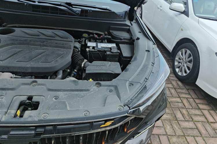 Used CHANGAN OSHAN X5 2022 Sport Edition 1.5T DCT Hurricane Sonic Engine Bay Left