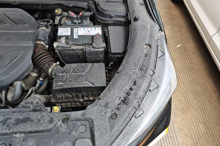 Used CHANGAN OSHAN X5 2022 Sport Edition 1.5T DCT Hurricane Sonic Engine Bay Left