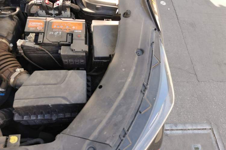 Used CHANGAN OSHAN X5 2022 1.5T DCT Tiger Roar Limited Edition Engine Bay Left