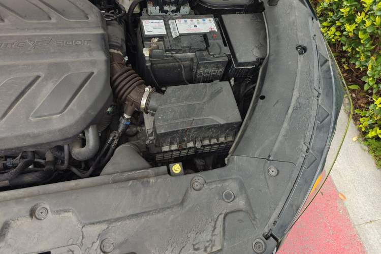 Used CHANGAN OSHAN X5 2022 Sport Edition 1.5T DCT Hurricane Sonic Engine Bay Left