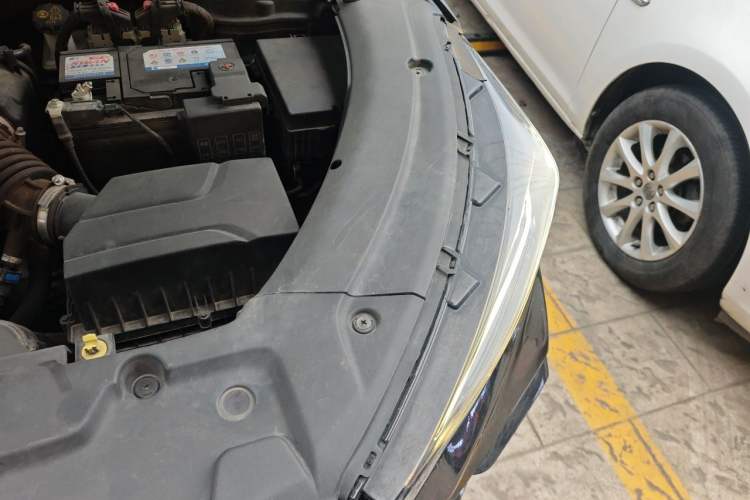 Used CHANGAN OSHAN X5 2022 1.5T DCT Xiake Edition Engine Bay Left