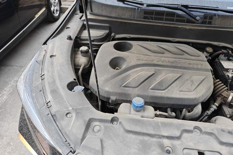 Used CHANGAN OSHAN X5 2022 Sport Edition 1.5T DCT Hurricane Sonic Engine Bay Right