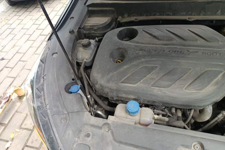 Used CHANGAN OSHAN X5 2022 Sport Edition 1.5T DCT Hurricane Sonic Engine Bay Right