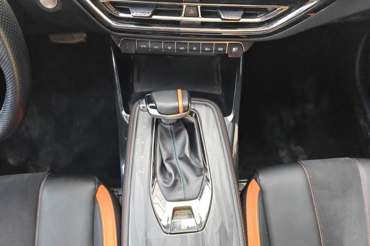 Used CHANGAN OSHAN X5 2022 Sport Edition 1.5T DCT Cyclone Assault Gear Lever