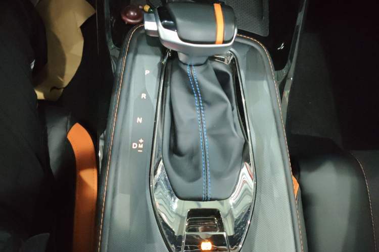 Used CHANGAN OSHAN X5 2022 Sport Edition 1.5T DCT Cyclone Assault Gear Lever