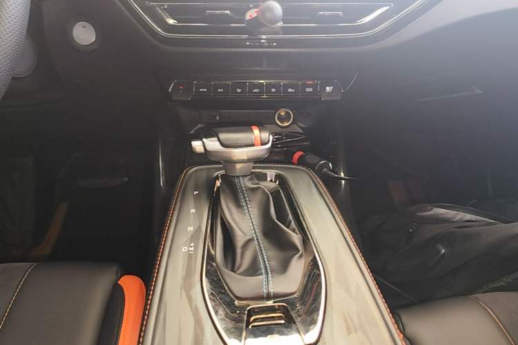 Used CHANGAN OSHAN X5 2022 Sport Edition 1.5T DCT Cyclone Assault Gear Lever