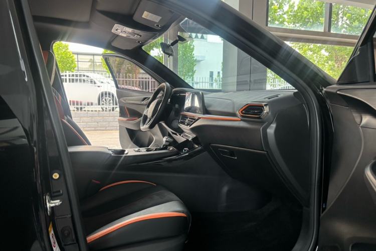 Used CHANGAN OSHAN X5 2022 Sport Edition 1.5T DCT Hurricane Sonic Interior 7
