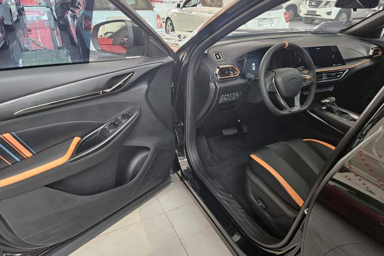 Used CHANGAN OSHAN X5 2022 Sport Edition 1.5T DCT Hurricane Sonic Interior 8