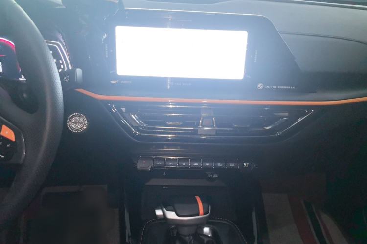 Used CHANGAN OSHAN X5 2022 Sport Edition 1.5T DCT Hurricane Sonic Interior 8