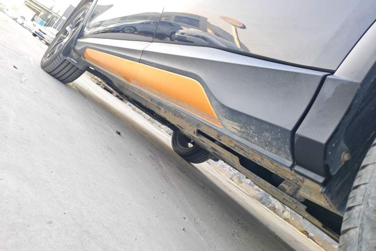 Used CHANGAN OSHAN X5 2022 Sport Edition 1.5T DCT Cyclone Assault Left Side Sill