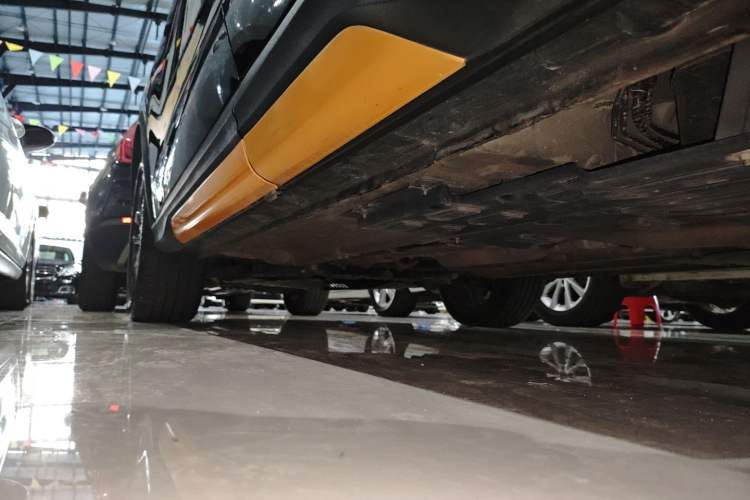 Used CHANGAN OSHAN X5 2022 Sport Edition 1.5T DCT Cyclone Assault Left Side Sill