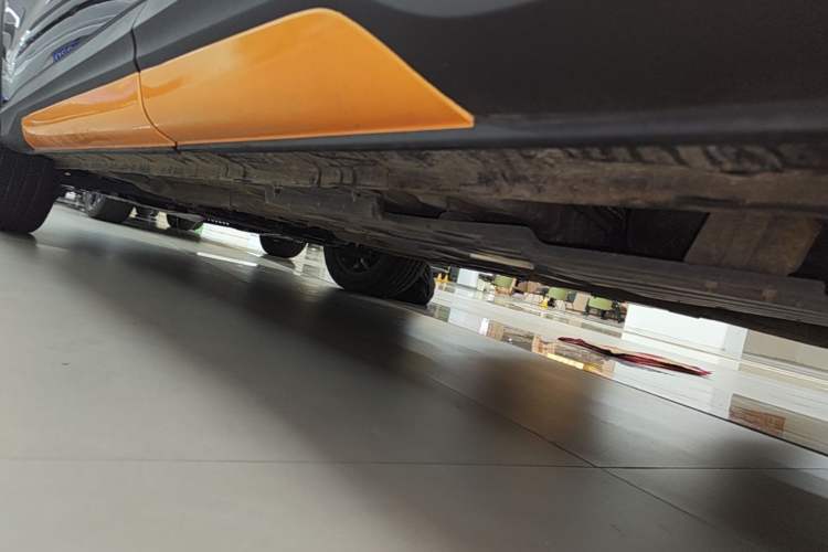 Used CHANGAN OSHAN X5 2022 Sport Edition 1.5T DCT Hurricane Sonic Left Side Sill