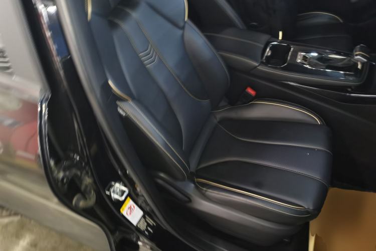 Used CHANGAN OSHAN X5 2022 1.5T DCT Xiake Edition Right Front Seat