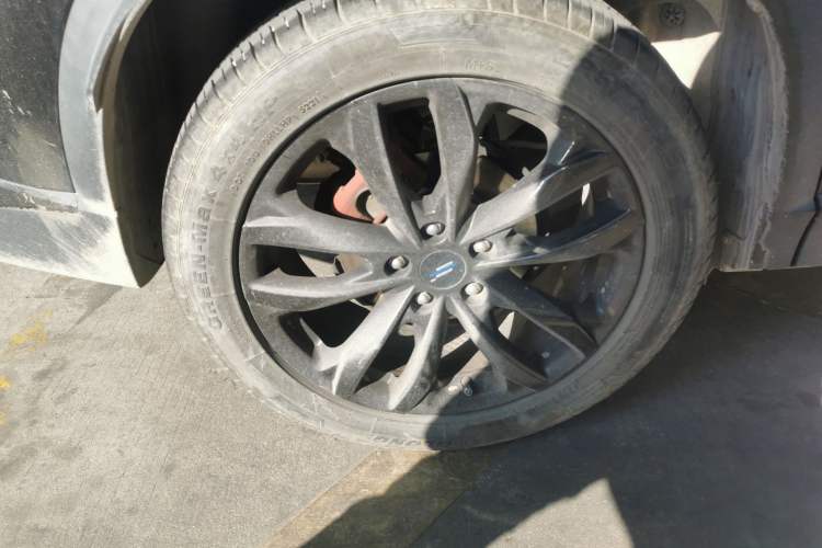 Used CHANGAN OSHAN X5 2022 1.5T DCT Tiger Roar Limited Edition Right Front Wheel Hub