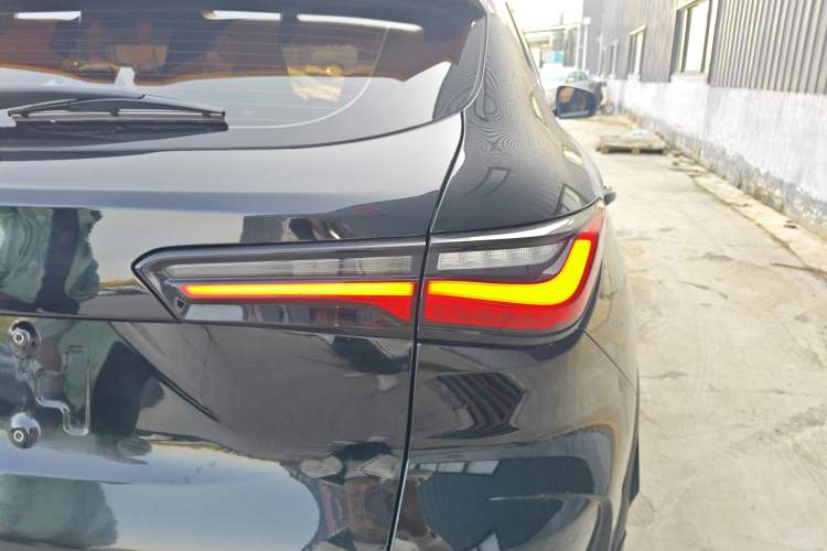 Used CHANGAN OSHAN X5 2022 Sport Edition 1.5T DCT Cyclone Assault Right Rear Taillight