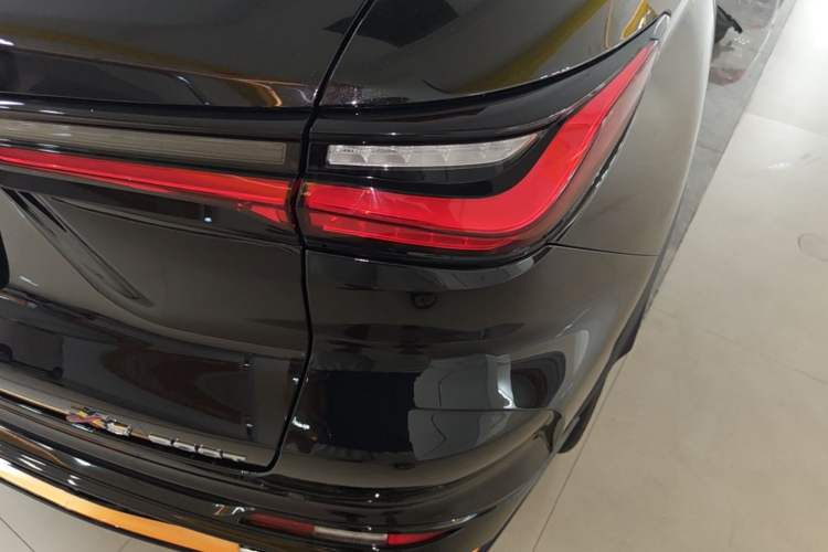 Used CHANGAN OSHAN X5 2022 Sport Edition 1.5T DCT Hurricane Sonic Right Rear Taillight