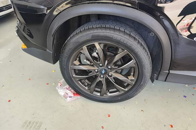 Used CHANGAN OSHAN X5 2022 Sport Edition 1.5T DCT Cyclone Assault Right Rear Wheel Hub