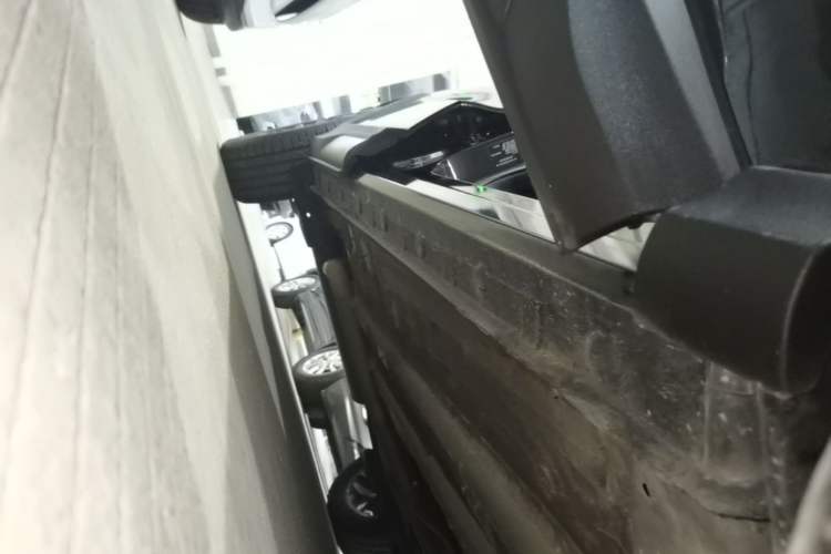 Used CHANGAN OSHAN X5 2022 1.5T DCT Xiake Edition Right Side Sill