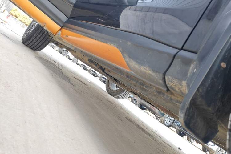 Used CHANGAN OSHAN X5 2022 Sport Edition 1.5T DCT Cyclone Assault Right Side Sill