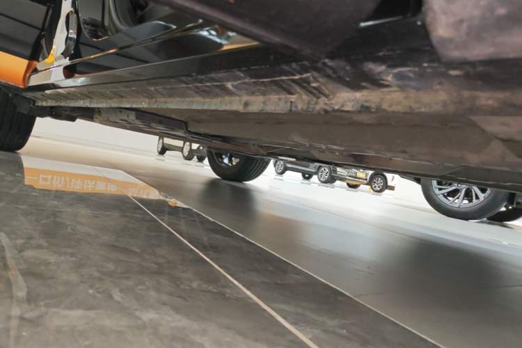 Used CHANGAN OSHAN X5 2022 Sport Edition 1.5T DCT Hurricane Sonic Right Side Sill
