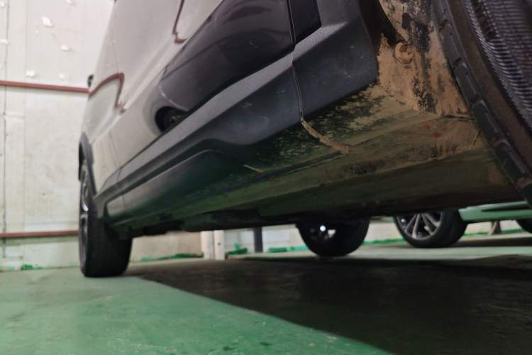 Used CHANGAN OSHAN X5 2022 1.5T DCT Tiger Roar Limited Edition Right Side Sill