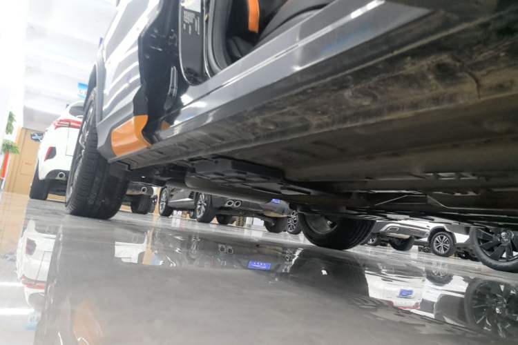Used CHANGAN OSHAN X5 2022 Sport Edition 1.5T DCT Hurricane Sonic Right Side Sill