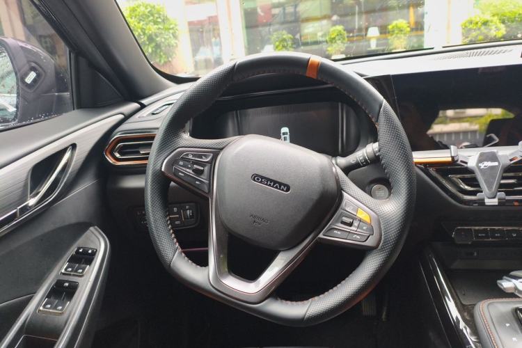 Used CHANGAN OSHAN X5 2022 Sport Edition 1.5T DCT Hurricane Sonic Steering Wheel