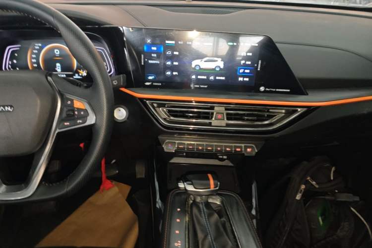 Used CHANGAN OSHAN X5 2022 Sport Edition 1.5T DCT Hurricane Sonic Audio And AC Panel