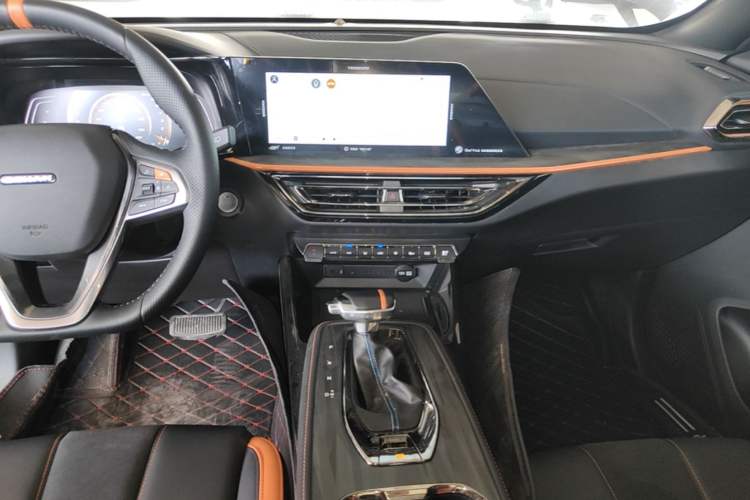 Used CHANGAN OSHAN X5 2022 Sport Edition 1.5T DCT Hurricane Sonic Audio And AC Panel